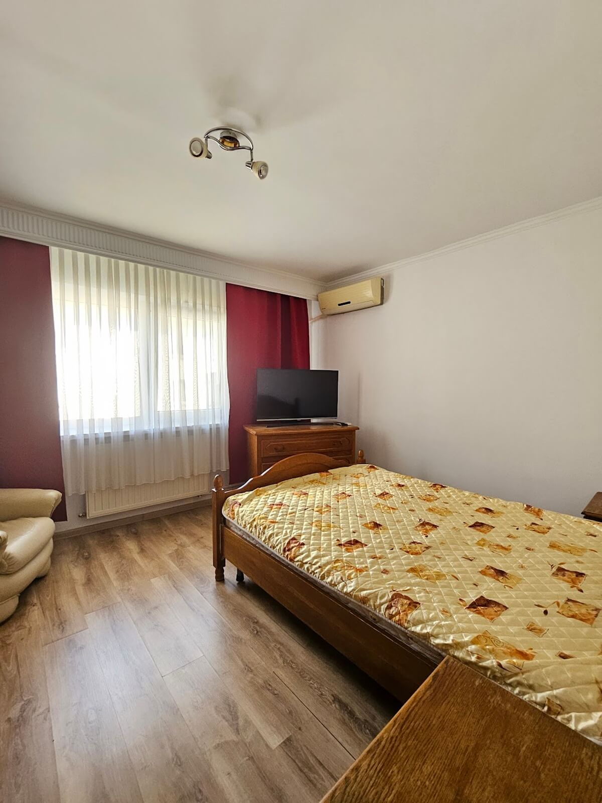 OFERTA INCHIRIERE APARTAMENT 2 CAMERE TEILOR, MOBILAT SI UITILAT CLASIC, 1600 RON
