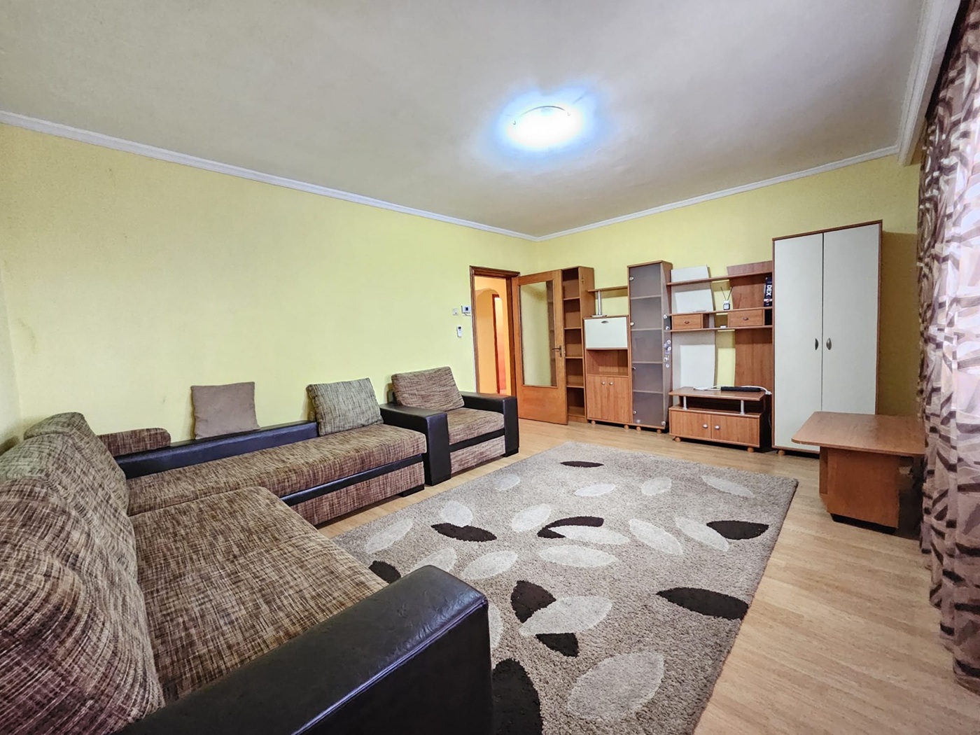 OFERTA INCHIRIERE APARTAMENT 3 CAMERE IN RAZBOIENI, 1800 RON