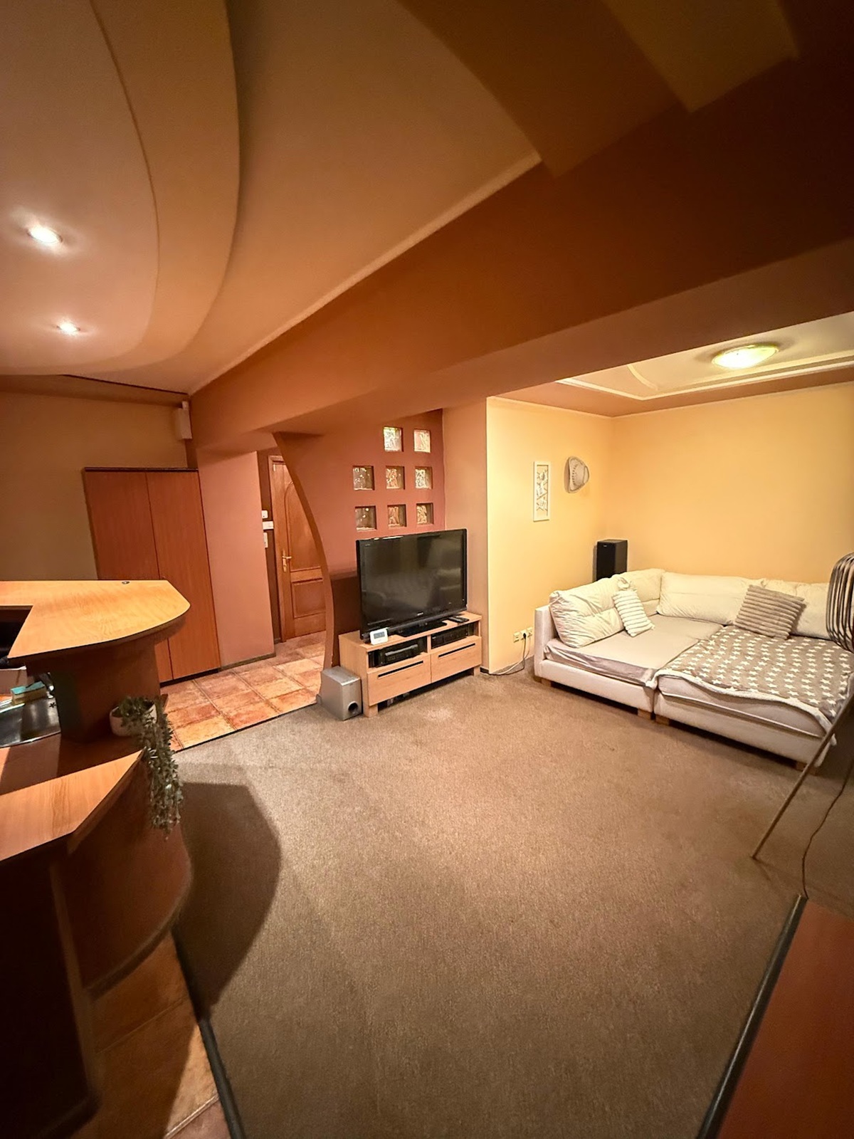 OFERTA INCHIRIERE GARSONIERA CRAIOVEI, PARTER, 280 EURO